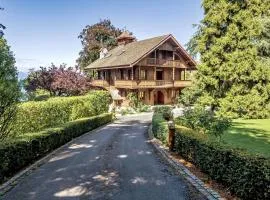 THE LODGE 7 bedrooms Waterfront Villa