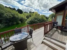 Kingfisher Cosy Lakeside Lodge