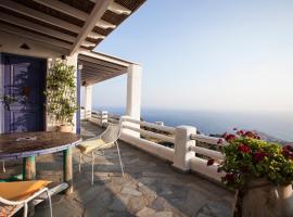 Alia's sea view villa & studios, khách sạn ở Apróvaton
