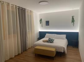 Appartamento 21 - Smart Apartment nel centro di Segusino, vicino le colline del Prosecco, hotel em Sequsino