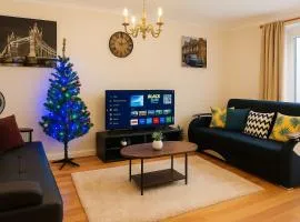 Modern 3-Bedroom, Free Parking, Big Garden, Pet Friendly, Super-fast WiFi!