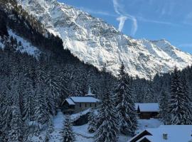 Spacious apartment โรงแรมในFionnay