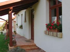 Levendula Vendégház Pannonhalma, hotel in Pannonhalma