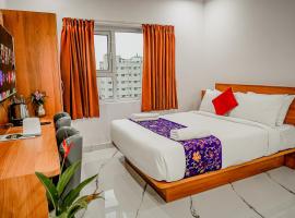 Keerthis Comforts - Airport pick up or Drop INR 449, hotel v destinaci Bengalúr