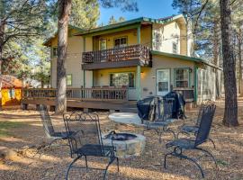 4 Mi to Woodland Lake: 2-Story Home w/ Grill, khách sạn ở Indian Pine