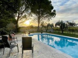 Le Mas des Vignes en Drome provençale, hotell i Rochegude-Drome