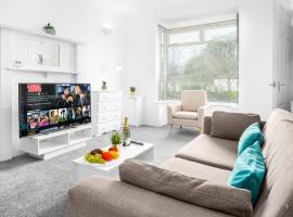Stylish 2 Bed House - Harborne High Street - Street Parking - Fast Wi-Fi - Netflix 62WL, hótel í Birmingham