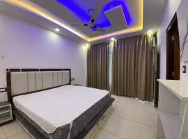 Evergreen Heights - Balcony - Rooftop - Family Groups