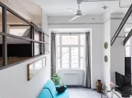 Spacious Luxury Loft 1 Minute from Trevi Fountain