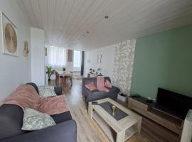 Appartement 2 à 4 personnes à l'orée de l'ouin, hotel in Mauléon