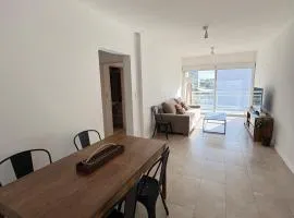 Alquiler temporal con cochera privada zona centro