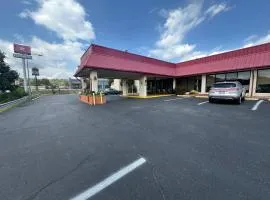 Hotel Red Rose by Townhouse Covington I-64