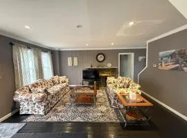 Tranquil 1950 Vintage Cottage Near DC