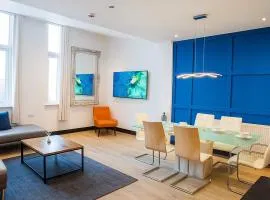 The Savoy Suite, King Size 2 Bedroom by The Hive WA1