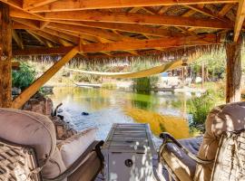 3 Mi to Dtwn Pahrump: Romantic Desert Oasis, Hotel in Pahrump