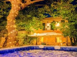 Villa Leonardo House Pisa giardino piscina idromassaggio riscaldabile casa indipendente posizione centrale a pochi passi dalla stazione