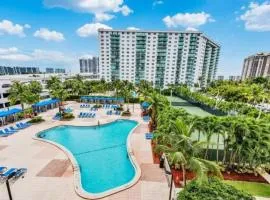 SPECIAL Beautiful Modern Beach Condo