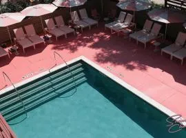 Patio 4BR 3.5BA, Pet-Friendly East Austin Near I-35 and Rainey By Austin Vacay