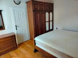 Udoban dvosoban stan 450 metara od mora