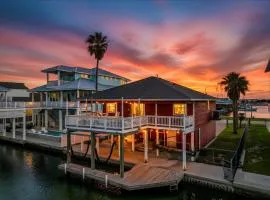 Waterfront Canal Home - Outdoor Bar Boat Slip