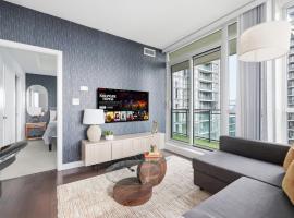 Stylish Downtown - Condo Sleeps 8 - YYZ Airport, Hotel in Mississauga