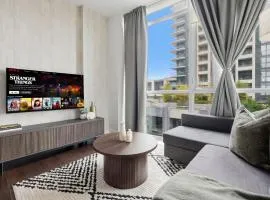 Sleek Sq 1 Downtown Condo - 4 beds - Parking
