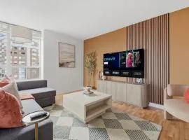 Elegant 2BR Sky Condo for 9 - Terrace - Lake Views