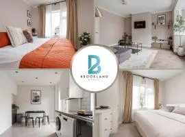 Three Bedroom House by Brookland Stays Serviced Accommodation Short Lets Manchester with Free WiFi