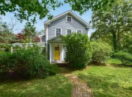 Family Compound walk to Downtown!