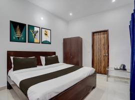 Hotel O SGT University Road Formerly Budhera, hotel in Garhi Harsāru