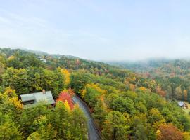 4BD for 10 in Wears Valley w Views & Hot tub, hotel u gradu Seviervil