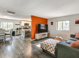 Updated Escape with Game Room 1 Block to River!, hotel i Bullhead City