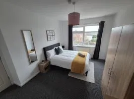 Stunning 4 BedHouse Company Workers Welcome, Parking, Wifi, Netfix