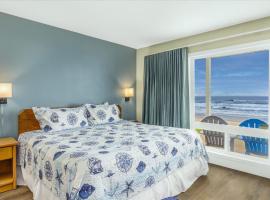 Oceanfront Studio - Ground Floor - King Bed - Easy Beach Access - Pool & Hot Tub, къща тип котидж в Линкълн Сити