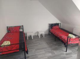 2 Zimmer Wohnung in Siegen Dachgeschoss, hotel i Siegen