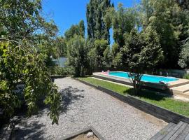 Agradable casa con Tina de agua Caliente y Piscina, vila v destinaci Quill&oacute;n