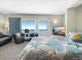 Oceanfront Family Suite - Full Kitchen - Beach Access - Pool & Hot Tub