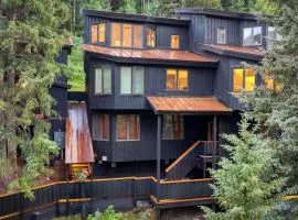 Manitou River House 113 by AvantStay A Location