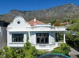 Authentic Cape Dutch Gem - Relax & Unwind