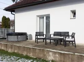 Emerald Guest House - Terrace and Jacuzzi