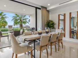 Modern Condo with Stunning Bay Views, hotel em Cabo San Lucas