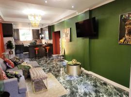 Hilltop Villa Chez Coco, hotel in Rodney Bay Village