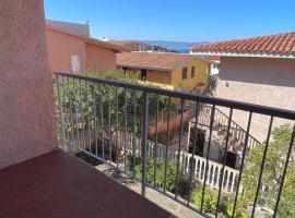 Isola Rossa Appartamenti Standard next to the beach, hotel a Isola Rossa