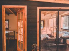 Caba&ntilde;a con vista al volc&aacute;n, k&aelig;ledyrsvenligt hotel i Puerto Fuy