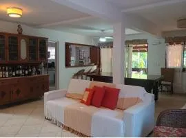 Camburizinho Casa em condomínio a 250m da praia