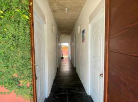 Hostal Luz Del Valle, hotel v destinaci Santa Bárbara de Samaná