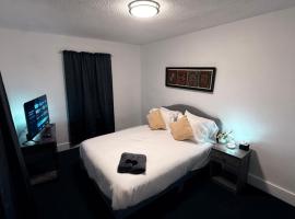 Bachi - Private Room 2 with Parking, Desk & Fast WiFi near Yale, Quinnipiac, SCSU & Hospitals, hotel i Hamden
