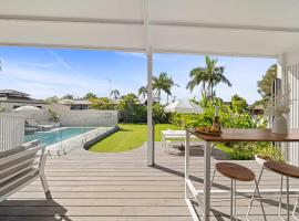 Palm Cove Retreat - Walk to beach & CBD, hotel v destinaci Maroochydore