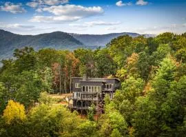 Luxury Mountain Getaway, Panoramic Views, Game Room, and Outdoor Activity Area!