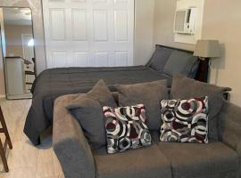 Relaxing Central Studio-Close to Everything，位于土桑的酒店